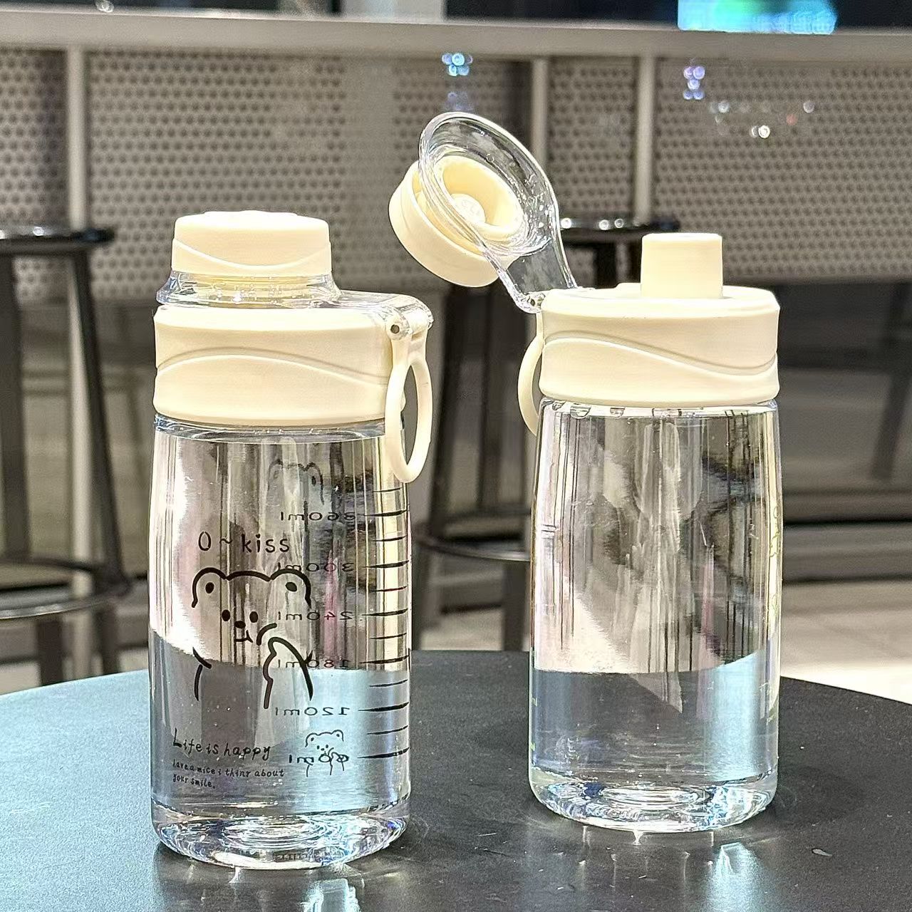 Termo escolar de estilo instagramable, diseño sencillo y elegante, resistente a altas temperaturas, con dibujos animados adorables, antigolpes, de plástico, portátil y con pajita.